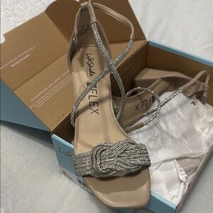 Life Stride Tan Heels Elegant Comfort